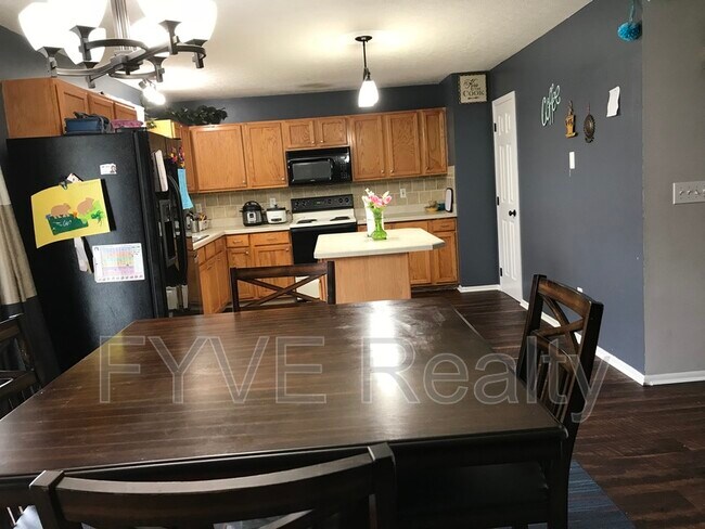 Building Photo - 8601 Portwood Ln