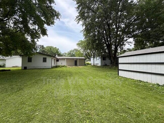 Building Photo - 2245 Lindsay Ln