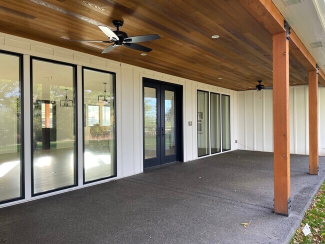 Building Photo - 6081 Cottonwood Rd