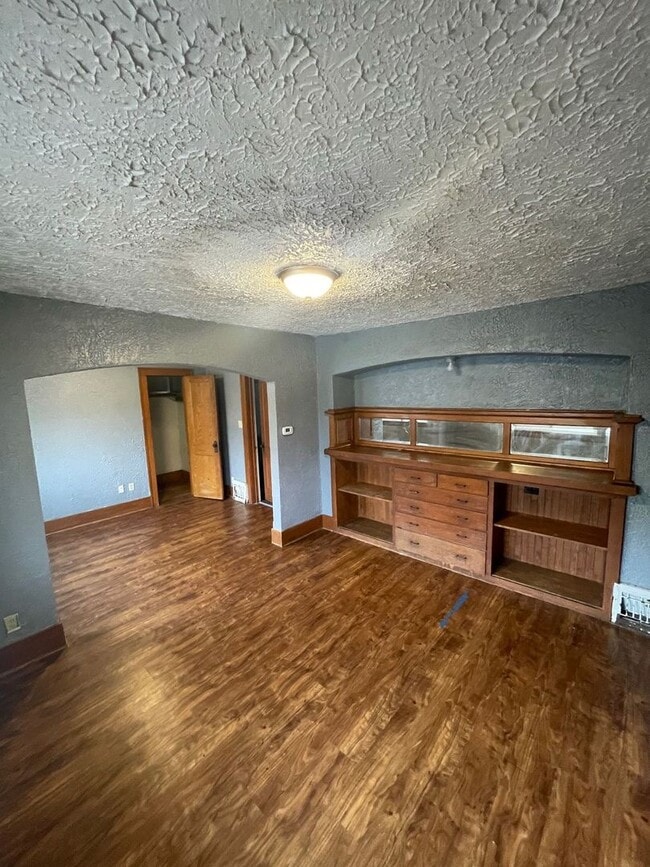 Building Photo - N89W16206/16208 Cleveland Ave. (Duplex)