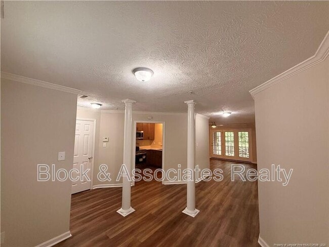Building Photo - 412 Bubble Creek Ct