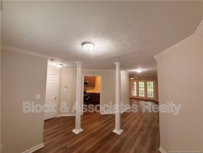 Foto del edificio - 412 Bubble Creek Ct