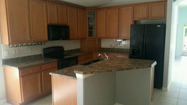 Building Photo - 3/2 pool home in The Groves 55 community