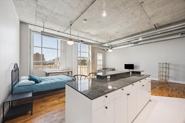 Building Photo - 1401 Calumet St