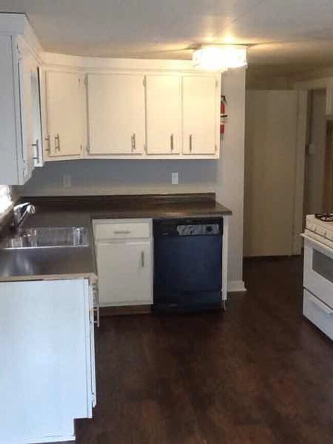 Building Photo - Great 2 Bedroom Apartment in Midtown!