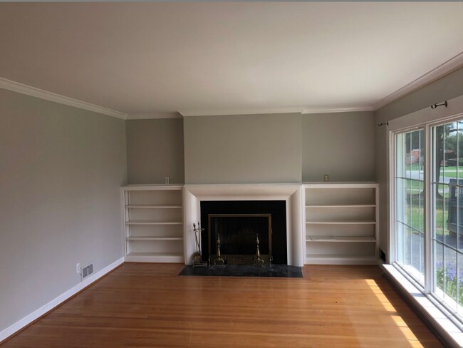 Building Photo - 2714 Sharon Way