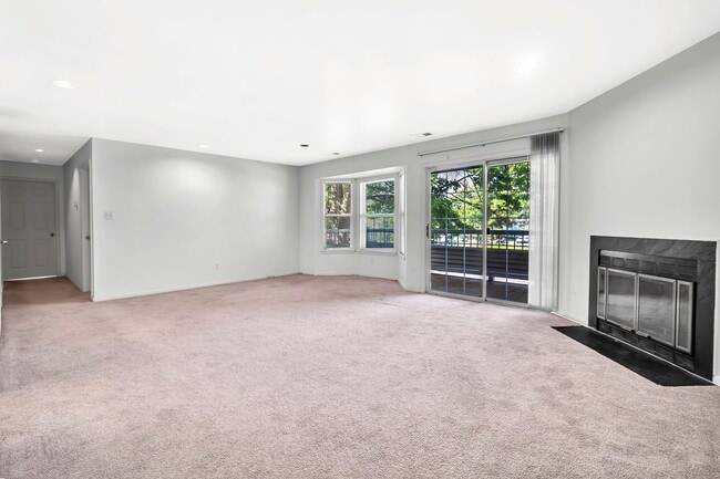 Foto del edificio - 302 Trinity Ct