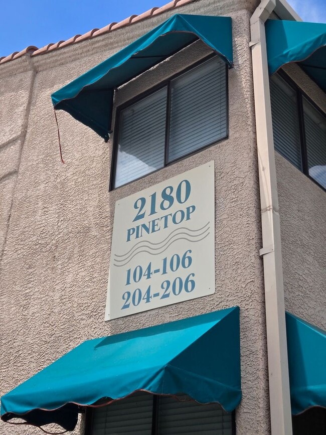 Building Photo - 2180 Pinetop Ln