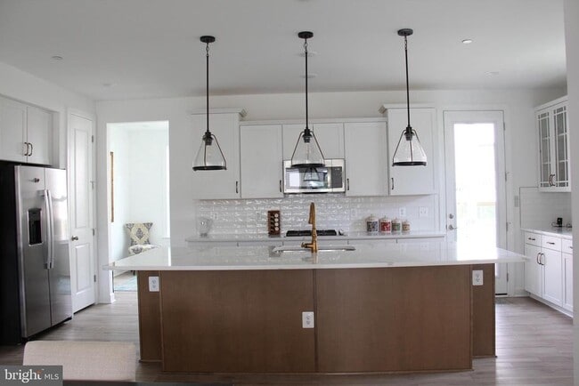 Building Photo - 4975 Longmire Wy