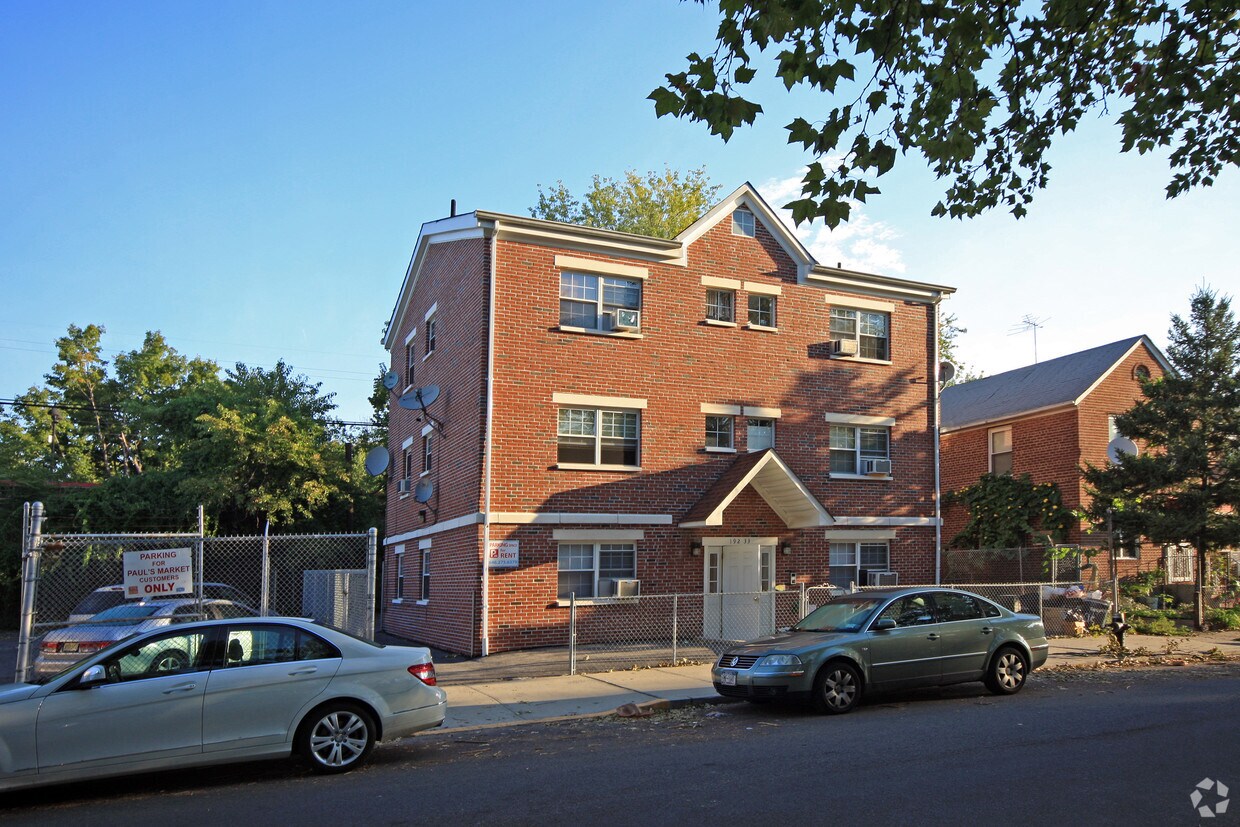 Foto del edificio - 192-33 Station Rd