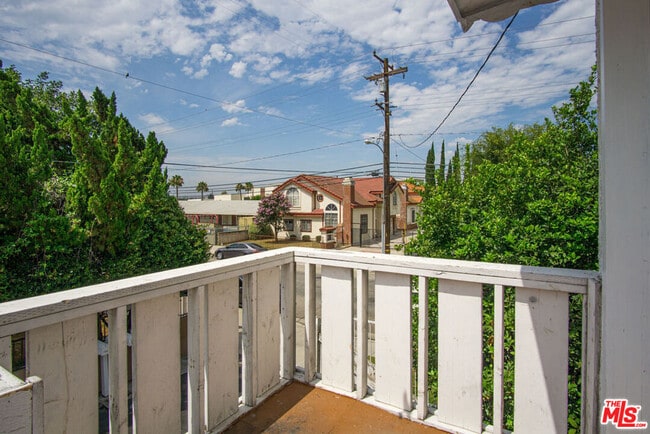 Building Photo - 2702 Potrero Ave