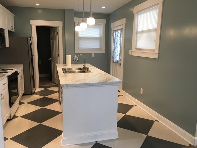 Great Kitchen! - 2358 Gladstone Ave