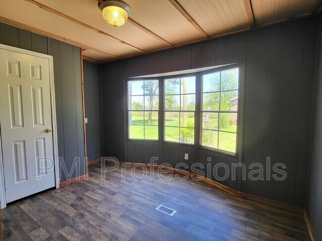 Building Photo - 925 Cranor Rd