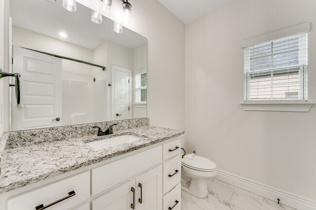 Foto del edificio - Modern Elegance: Spacious 4-Bedroom Rental in Bentonville