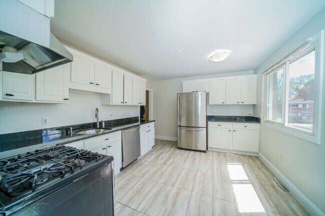 Foto del edificio - 1272 Beacon St