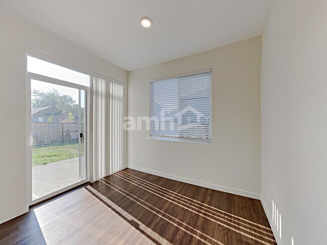 Foto del edificio - 1011 NE 12th Ave