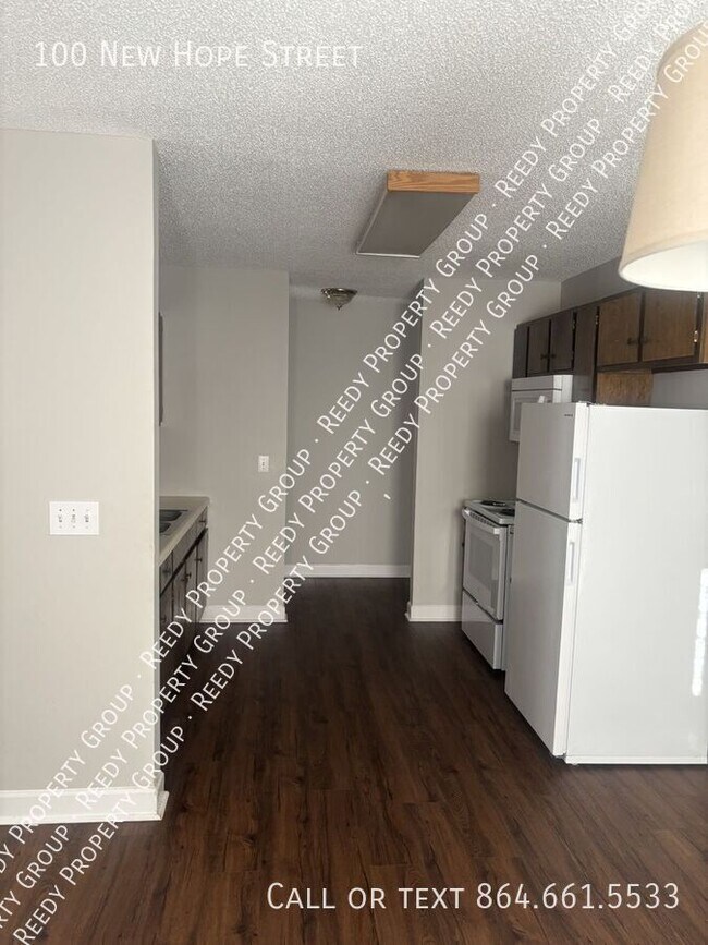 Foto del edificio - 100 New Hope St