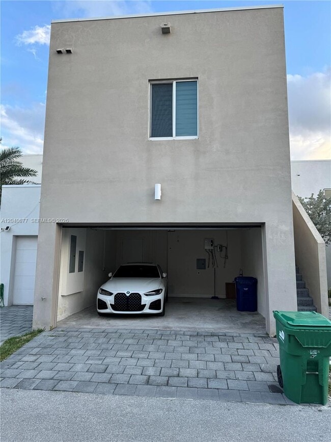 Building Photo - 10421 NW 66th St