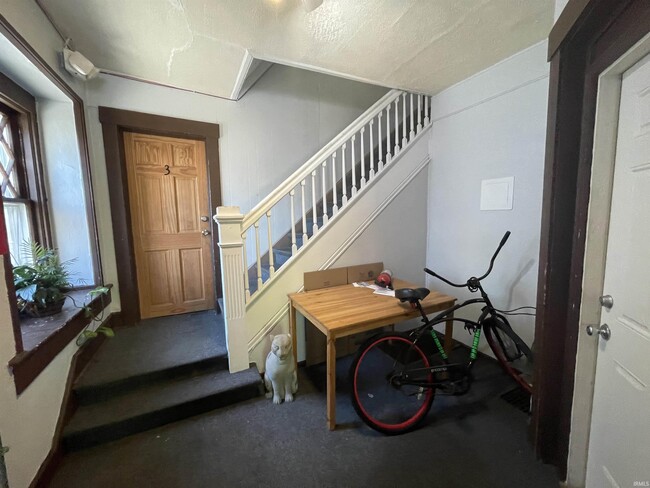 Building Photo - 423 S Fess Ave