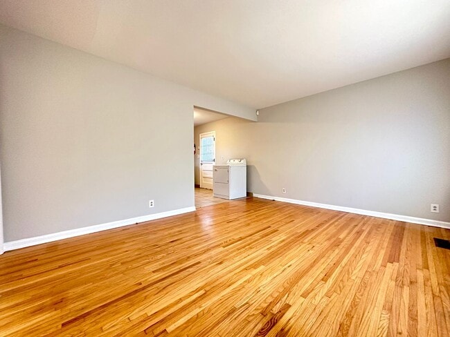 Building Photo - 1219 Poplar Street, Clarksville, TN 37040