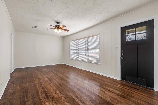 Foto del edificio - 2223 Fowler Dr