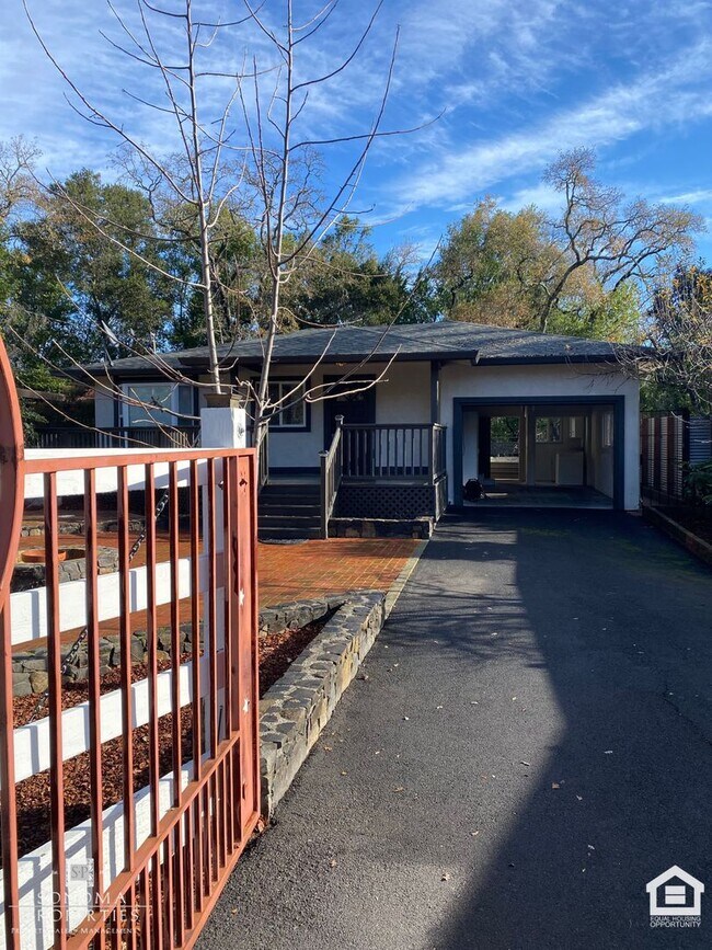 Building Photo - Updated 3bd+ Home In Glen Ellen