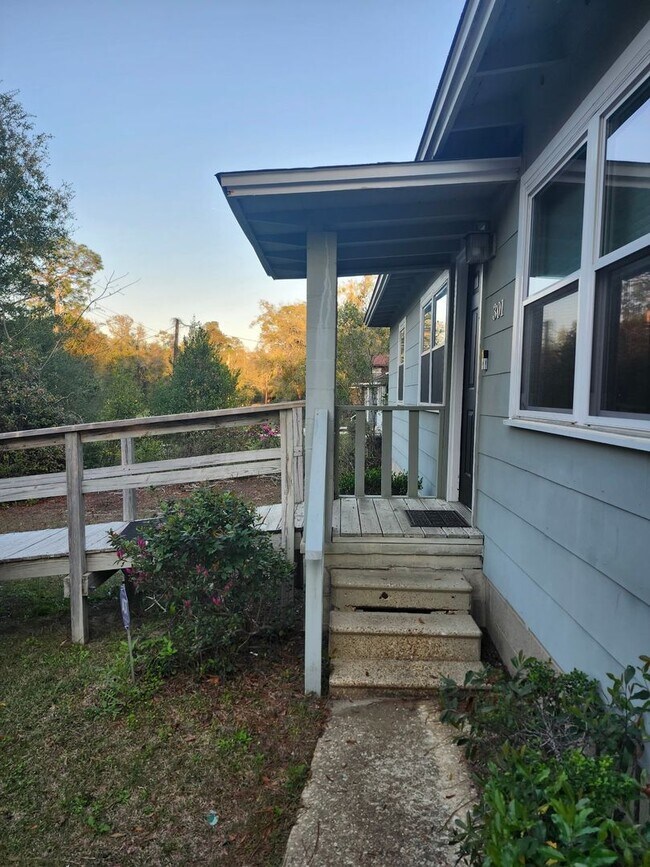 Foto del edificio - 301 Gaile Ave