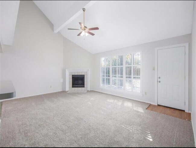 Foto del edificio - 8322 Old Maple Ln