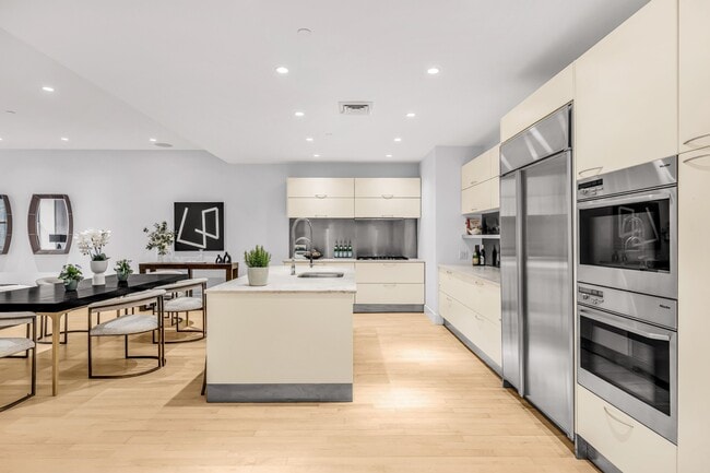 Building Photo - 144 W 18th St