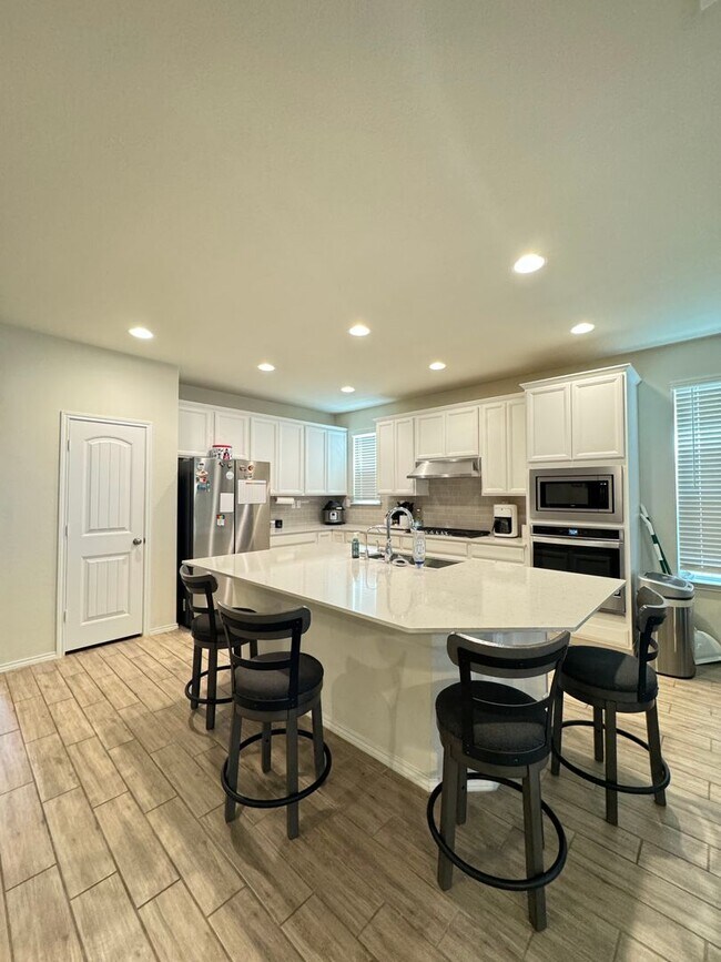 Foto del edificio - Beautiful 4 BD/3 BA Home Available off Wiseman Rd/Far West San Antonio! Available June 1st!