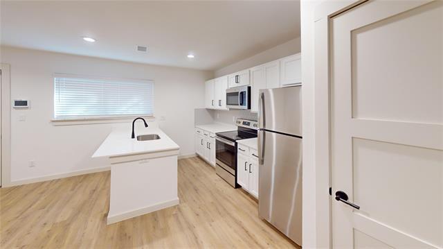 Building Photo - 715 N Lancaster Ave