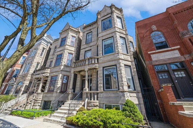 Foto del edificio - 849 N Damen Ave