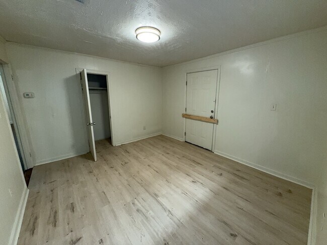 Foto del edificio - 2615 Hillside Dr