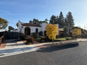 Building Photo - 115 Aster Rd