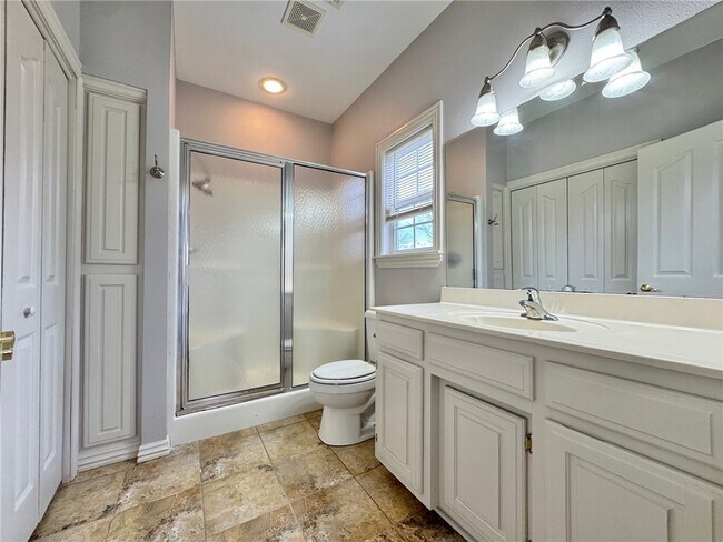 Foto del edificio - 3834 E Chadwick Dr