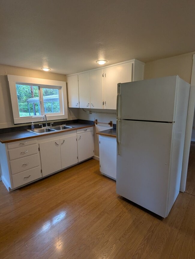 Building Photo - Cute 1 bedroom