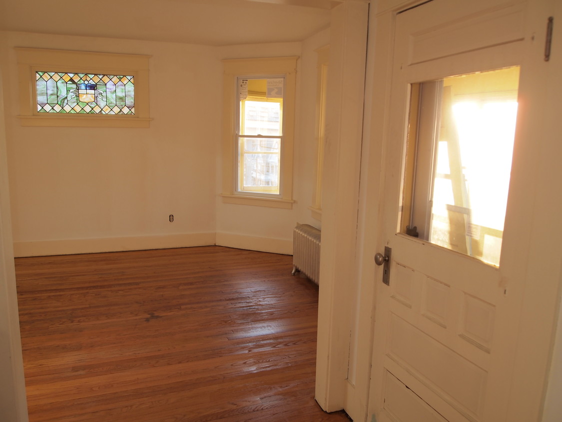 Primary Photo - 252 Elm St