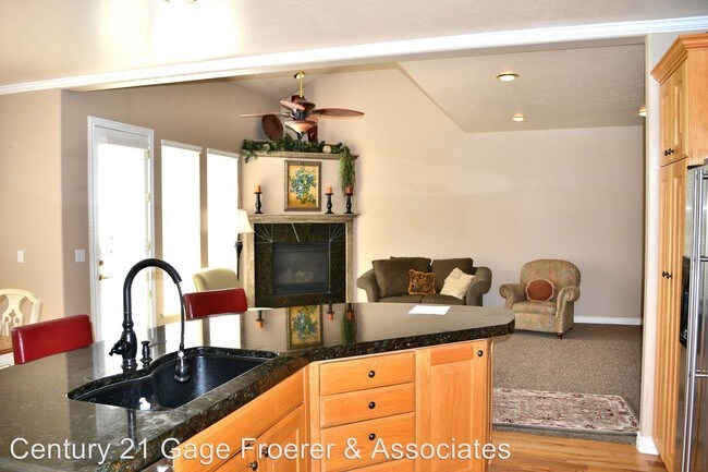 Foto del edificio - 34 Hillsborough Dr