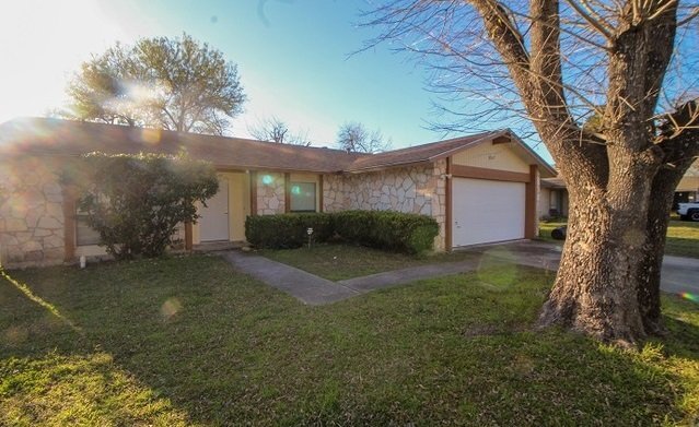 Building Photo - 8707 Glen Bluff