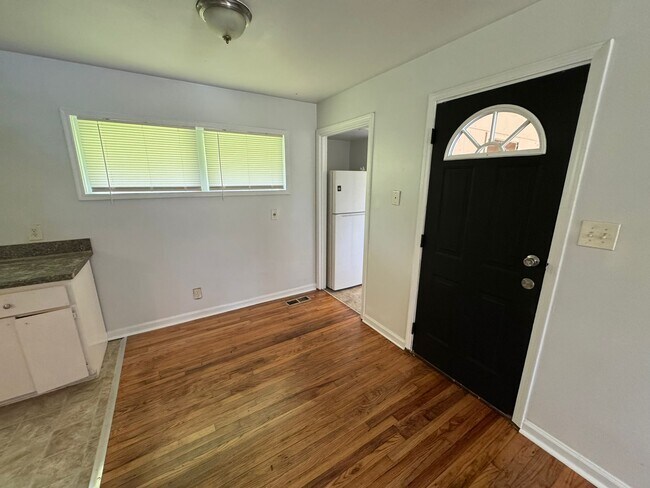 Foto del edificio - 2408 Groveland Cir S