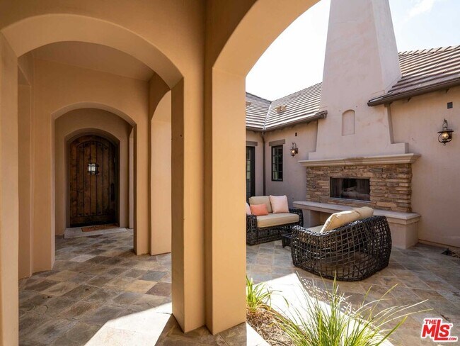 Building Photo - 25460 Prado De Azul