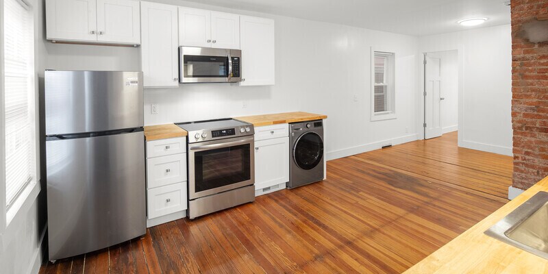 Primary Photo - 323 Williams St