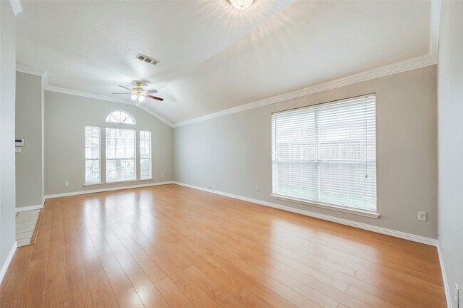 Foto del edificio - 5900 Rising Meadow Dr