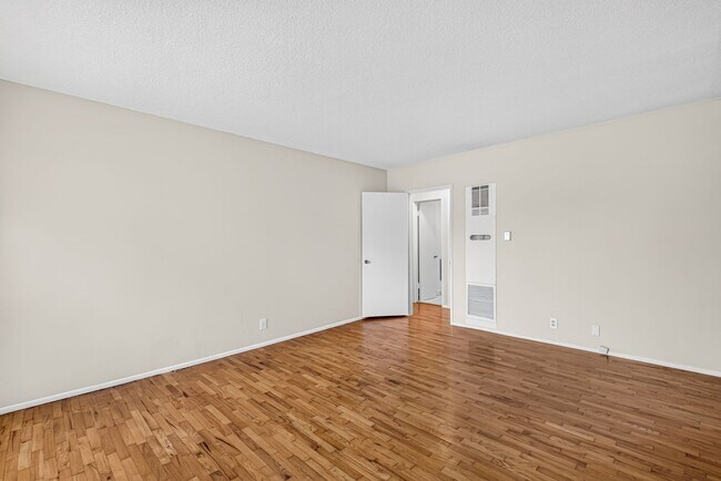 Foto del edificio - 3888 Potomac Ave