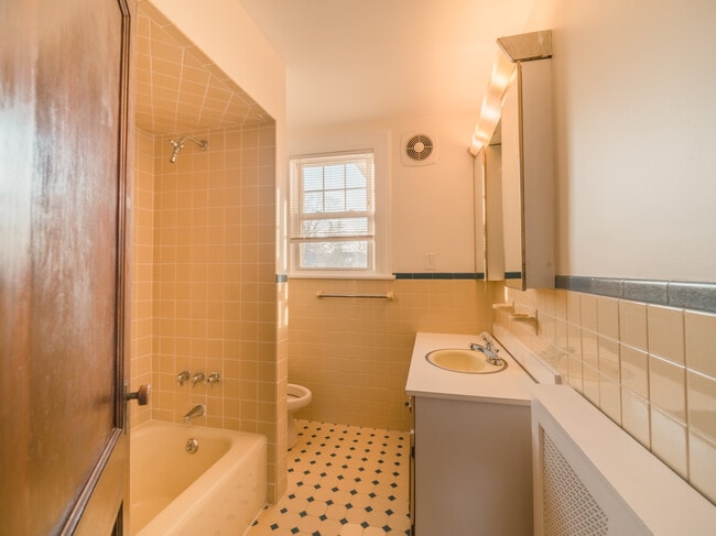 Bath - 24 Elmont Ave