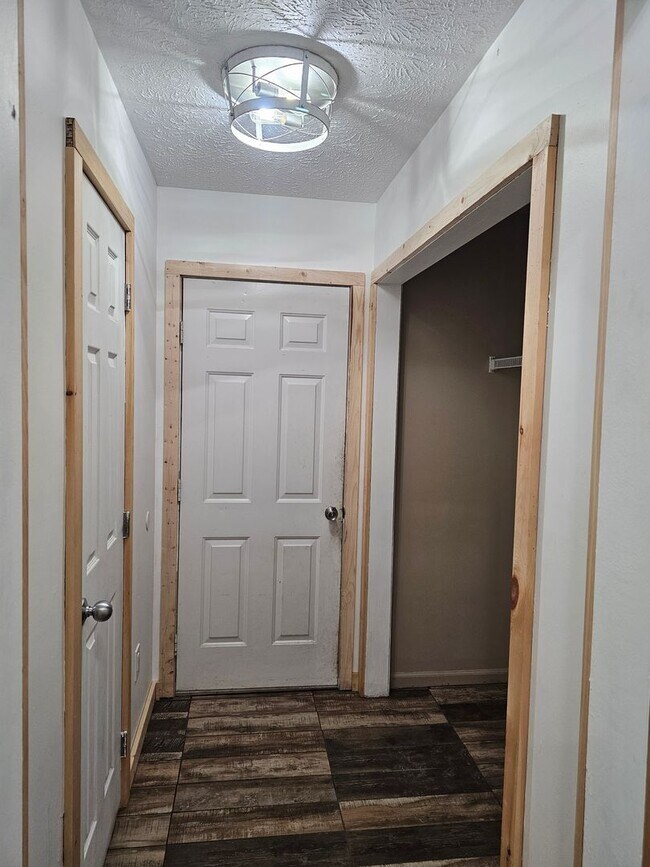 Foto del edificio - 5679 Hickory Fork Rd