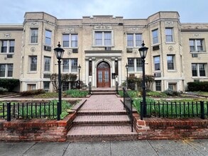 Building Photo - 3024 Wisconsin Ave NW