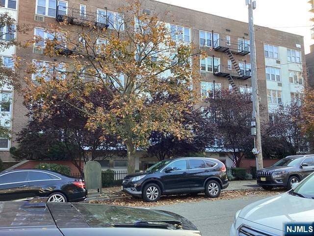 Building Photo - 2160 Center St