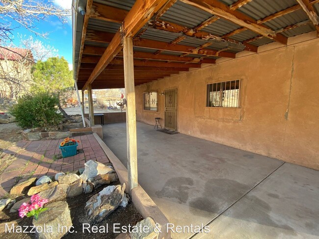 Building Photo - 2 br, 1 bath House - 4 Knight Lane