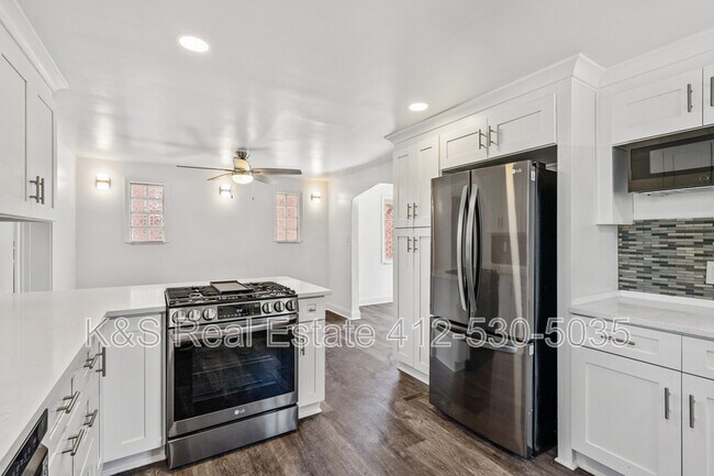 Foto del edificio - 1344 Fallowfield Ave
